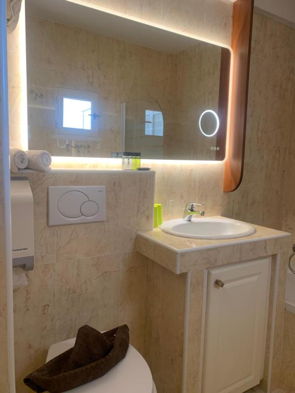 Suite with Sea View image 4