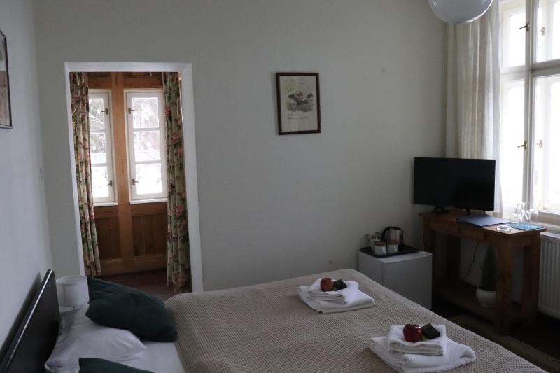 Small Double Room image 4