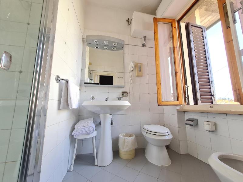 Comfort Double Room with Balcony image 2