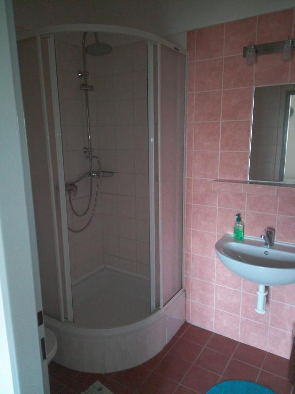 Twin Room with Bathroom image 2