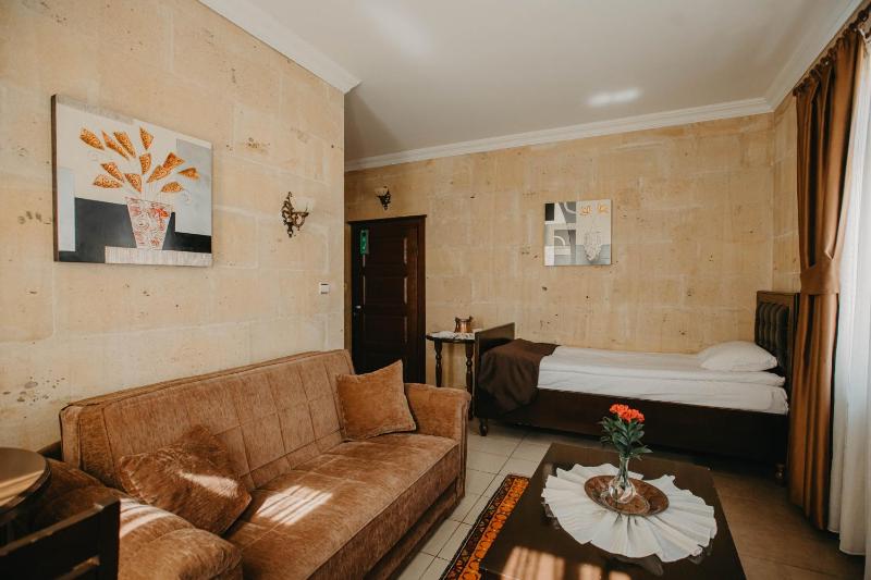 Deluxe Stone Suite  image 1