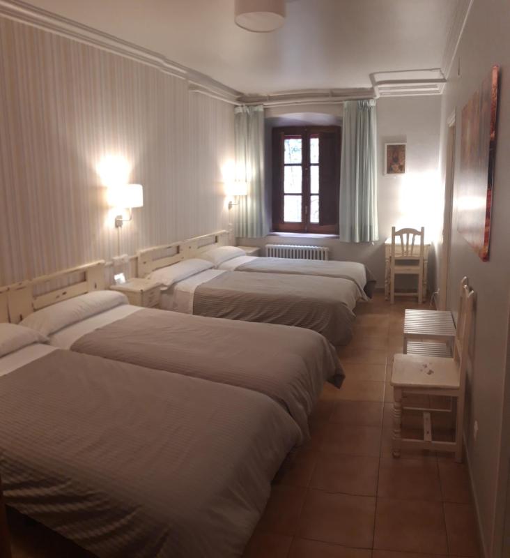 Classic Quadruple Room image 3