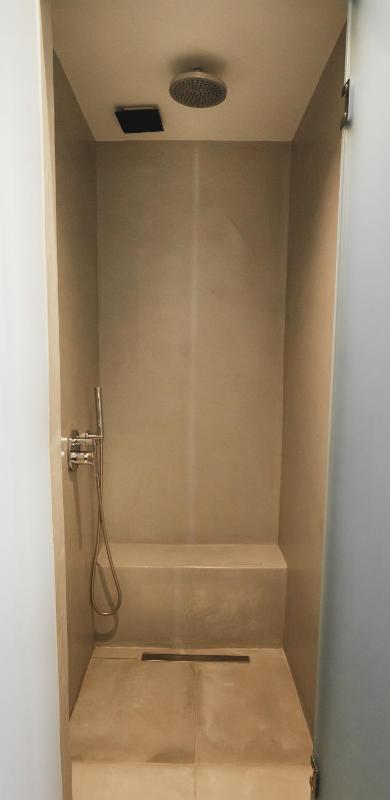 Design suite with outdoor hydromassage image 1