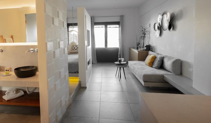 Design suite with outdoor hydromassage image 3