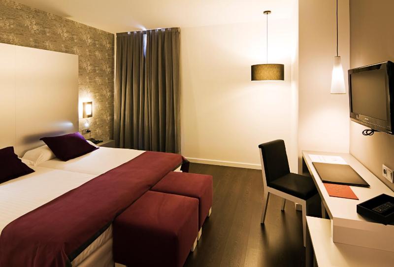 Twin Room image 2