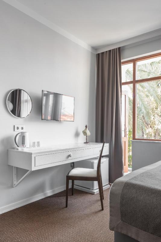 Deluxe Triple Room image 4