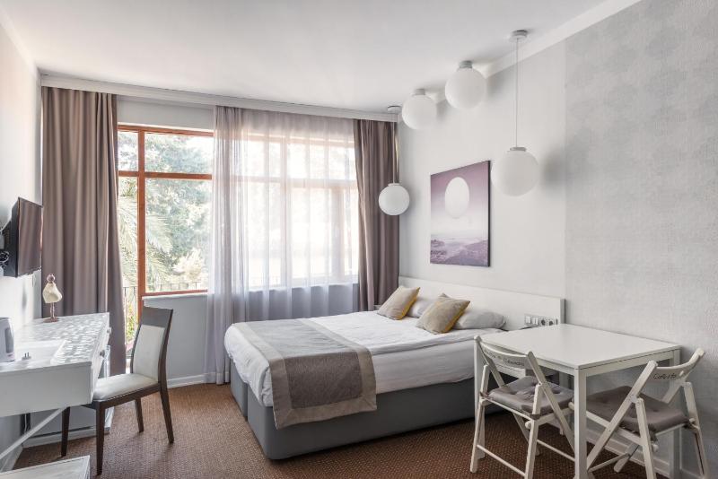 Deluxe Triple Room image 3