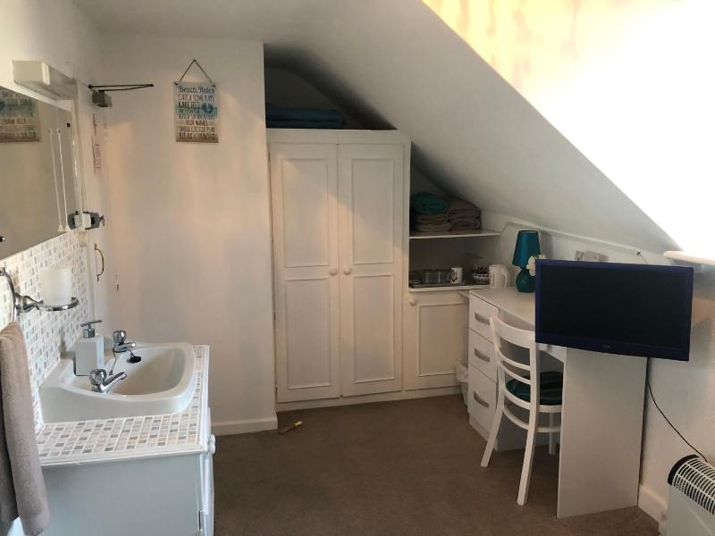 Beachcomber Guesthouse - image 43