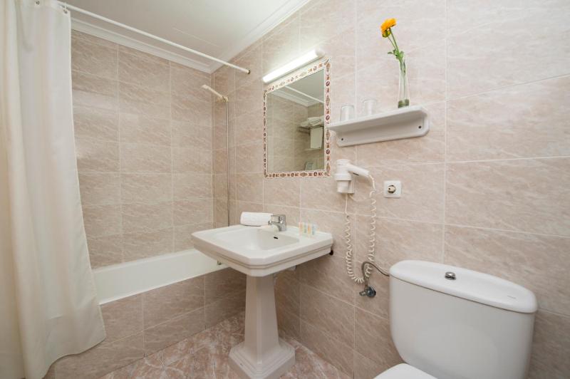 Single Room with Balcony image 4