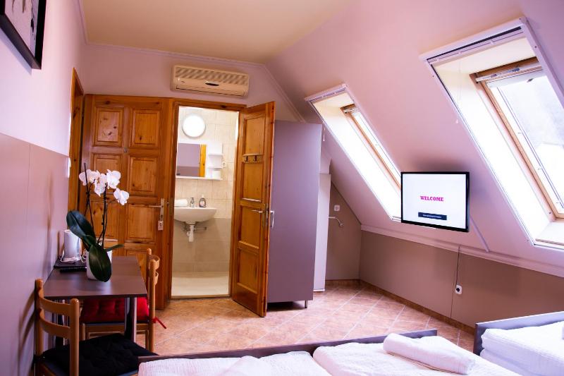 Superior Triple Room image 2