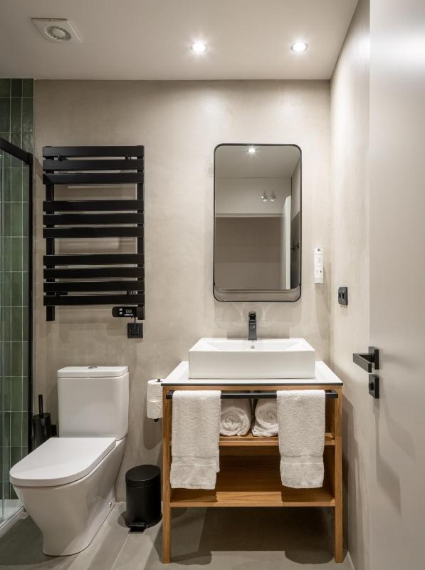 One-Bedroom Apartment image 3