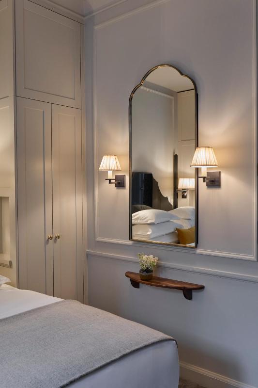 Standard Double Room image 3