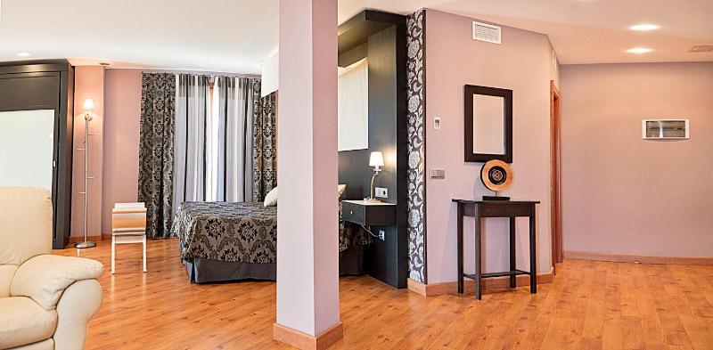 Suite with Spa Bath image 2