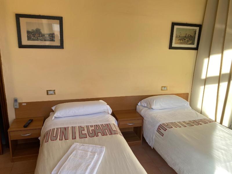 Twin Room image 2