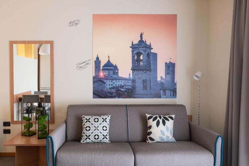 Deluxe Room image 3