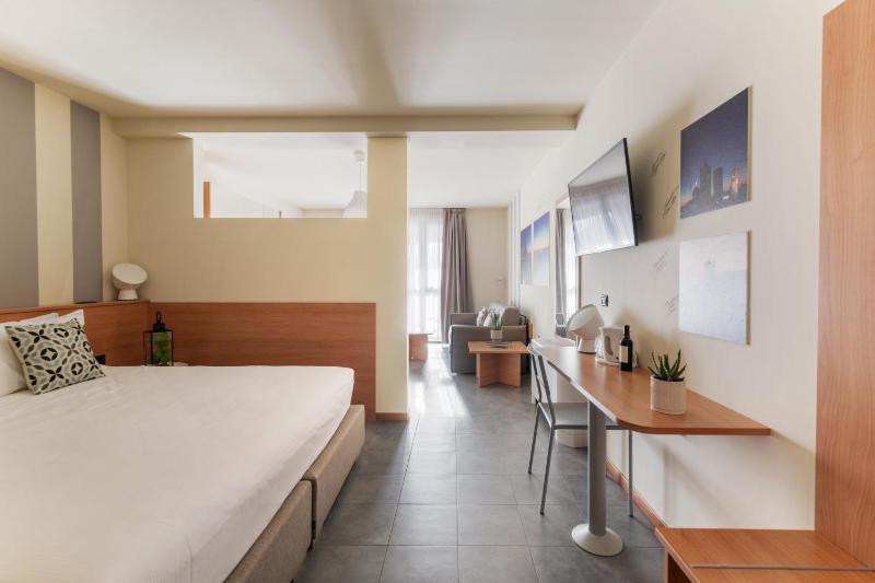Deluxe Room image 2