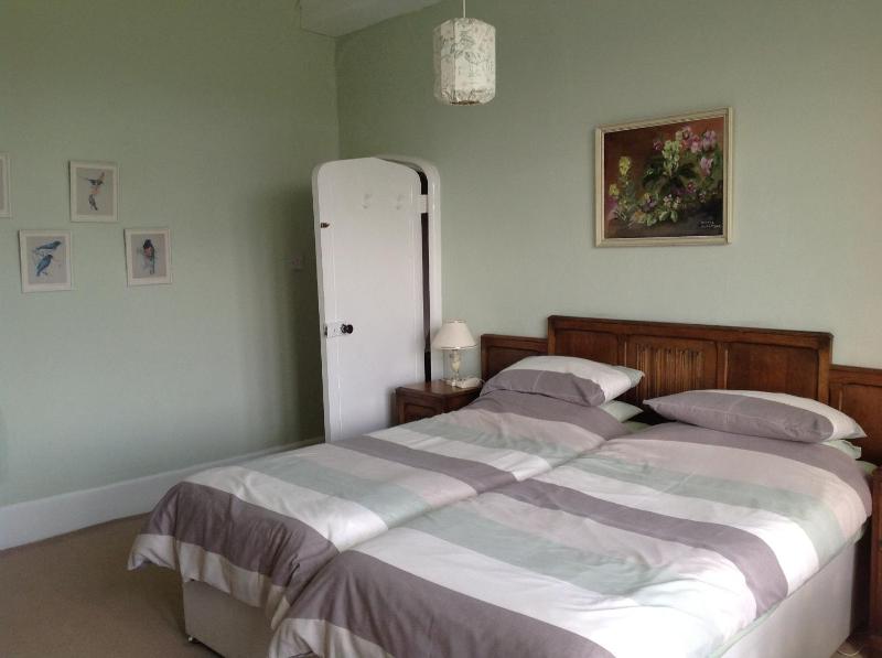 Twin Room with Shower image 2