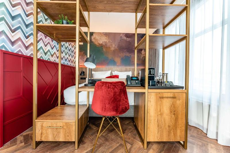 Heritage Double Room with City Spa Access image 3