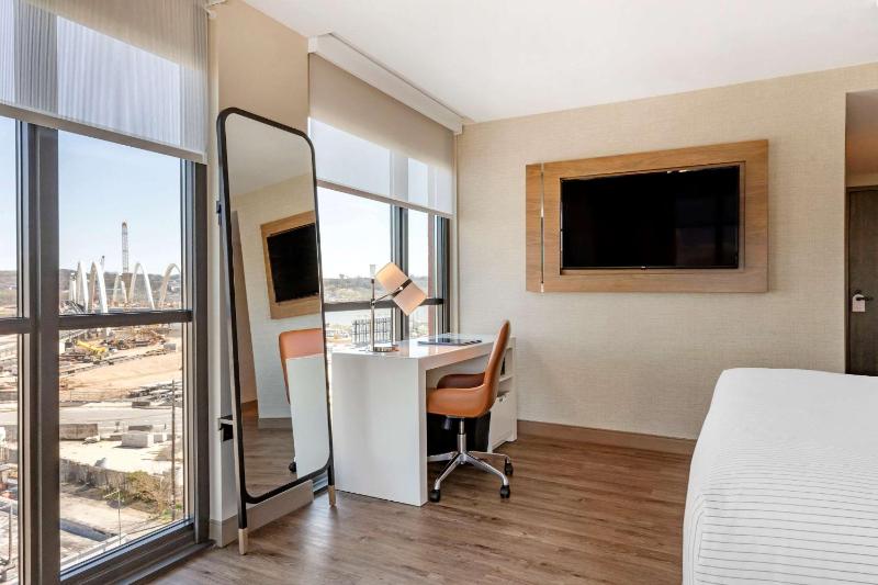 King Room Larger Corner Unit - Non Smoking image 3