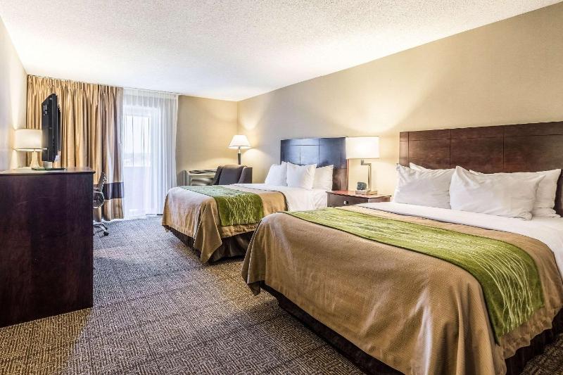 Double Room with Two Double Beds - Non-Smoking image 4