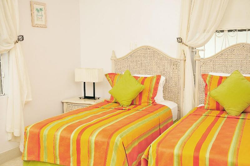 Graceville Beach House - by ZenBreak - image 14
