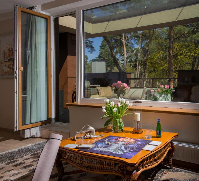 Luxury Two-Bedroom Apartment image 1