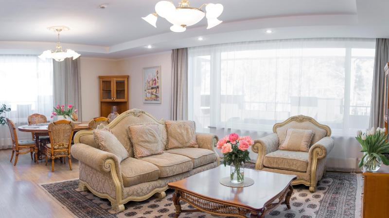 Luxury Two-Bedroom Apartment image 3
