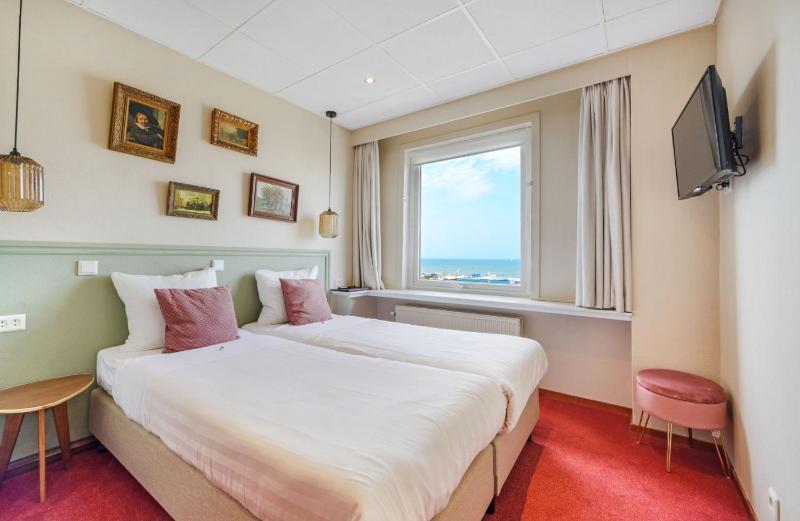 Standard Double Room image 1