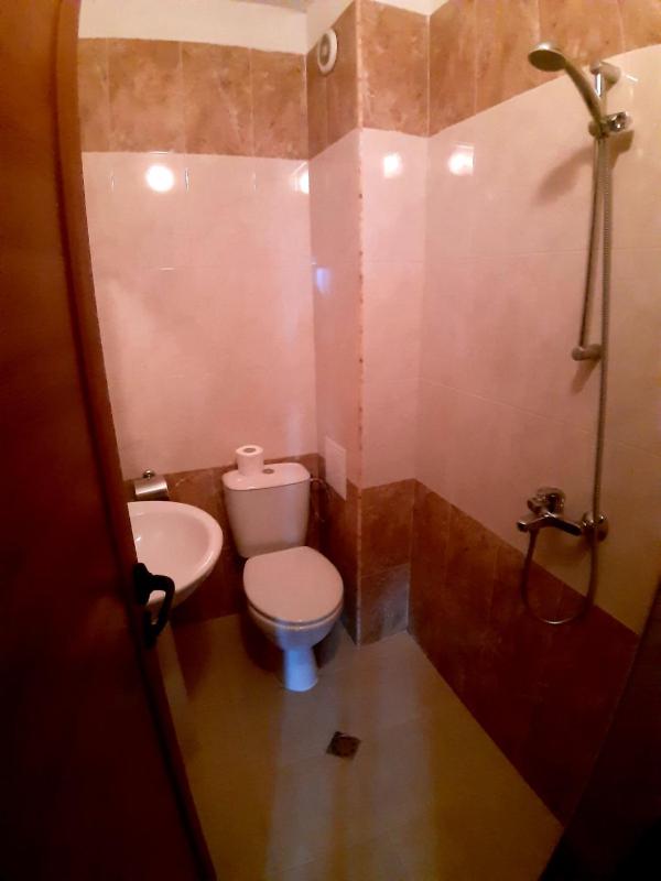 One-Bedroom Apartment image 2