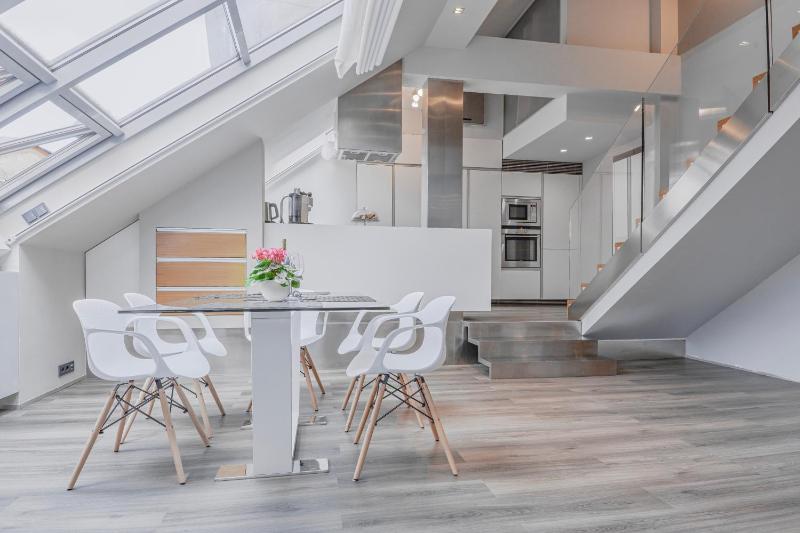 Luxury Apartment in Centre - image 14