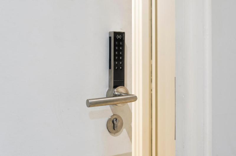 One-Bedroom Apartment image 3