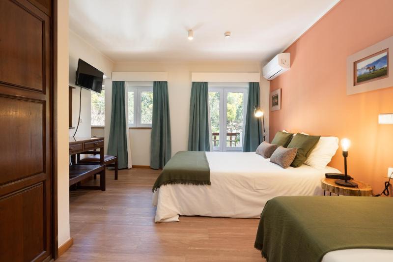 Double Room with Extra Bed image 2