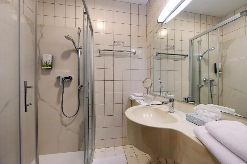 Double Room with Balcony image 3