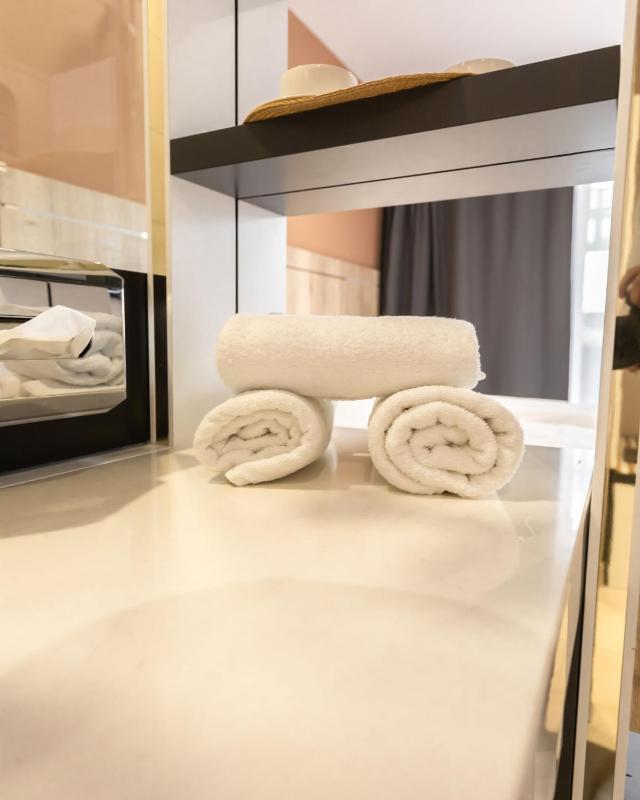 Single Room with Balcony image 4