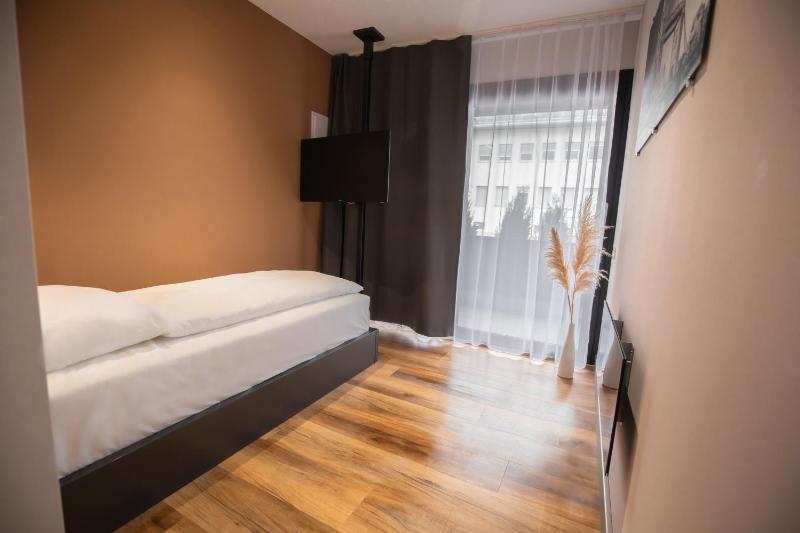 Single Room with Balcony image 1