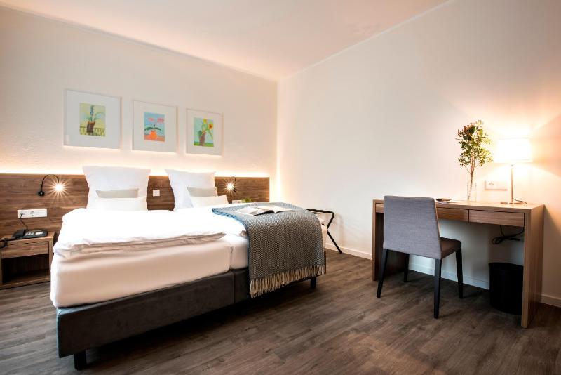 Double Room image 4