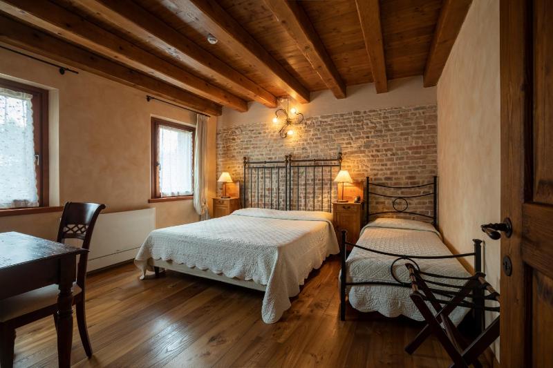 Double Room image 2