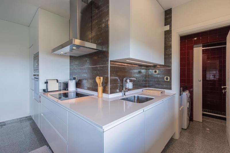 One-Bedroom Apartment image 3