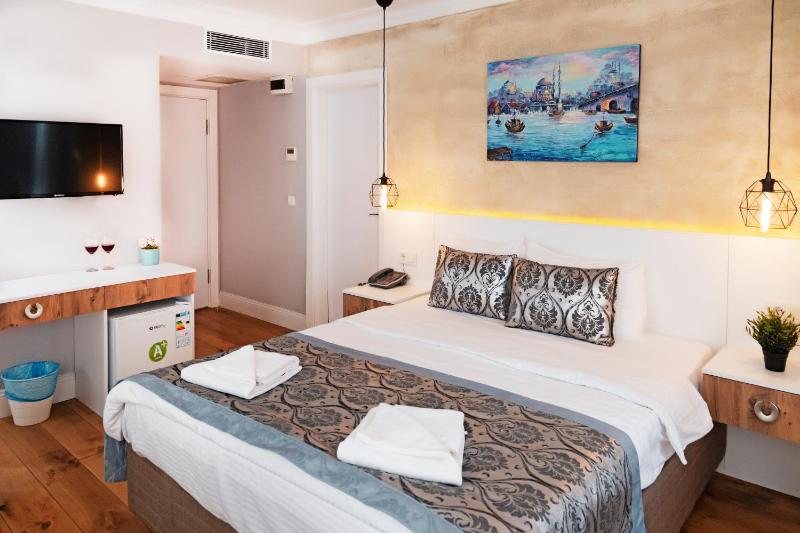 Deluxe Double Room image 3