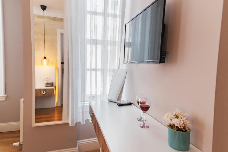 Deluxe Double Room image 2