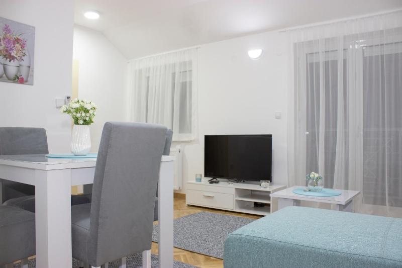 One-Bedroom Apartment image 1