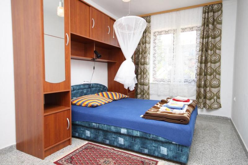Three-Bedroom Apartment with Terrace and Sea View image 1