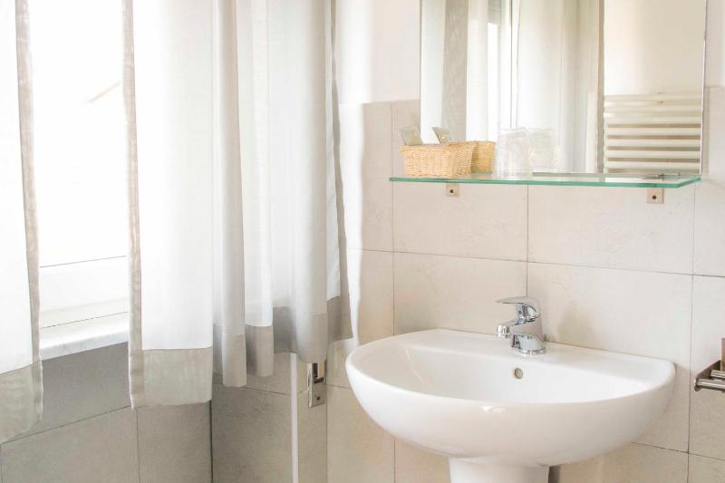 Triple Room with Terrace image 3