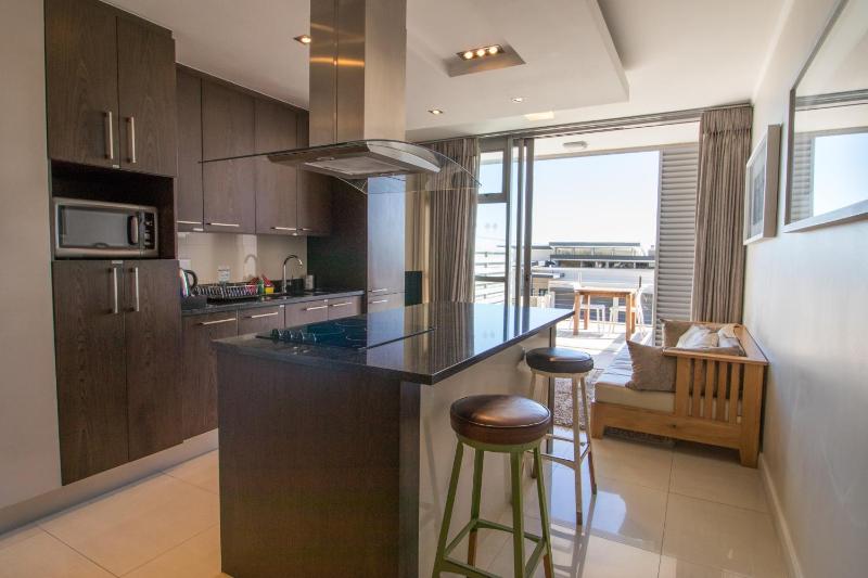 Camps Bay Luxury studio apartment - The Crystal - image 12