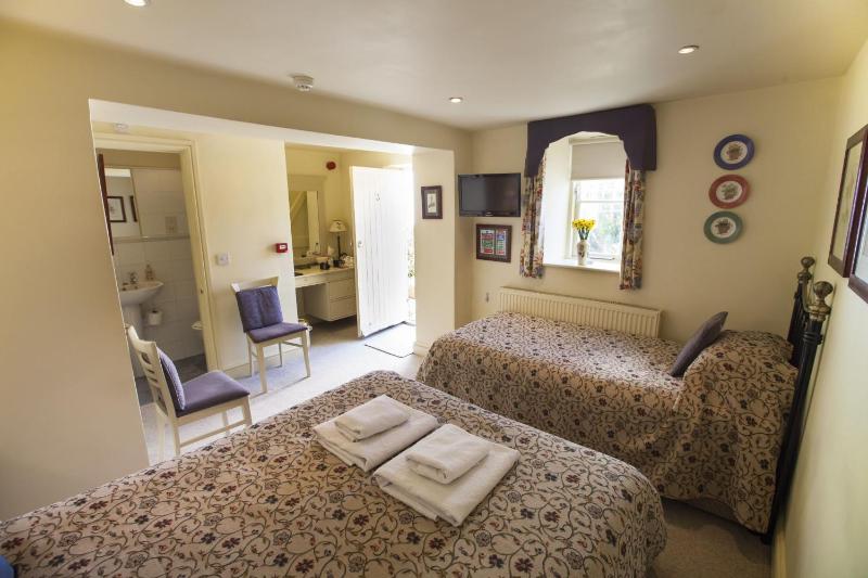 Family Room image 2