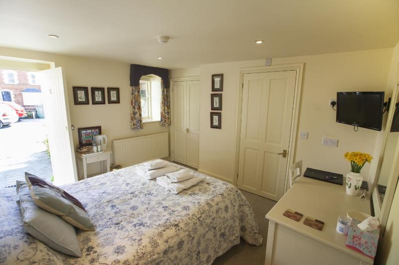 Double Room image 4