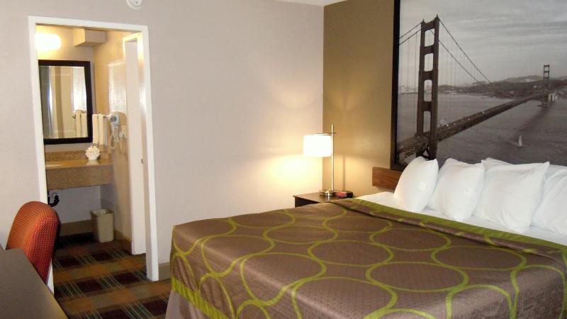 King Room - Non-Smoking image 2