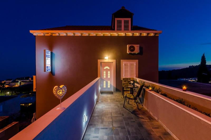 Standard Double Room with Balcony and Sea View image 4