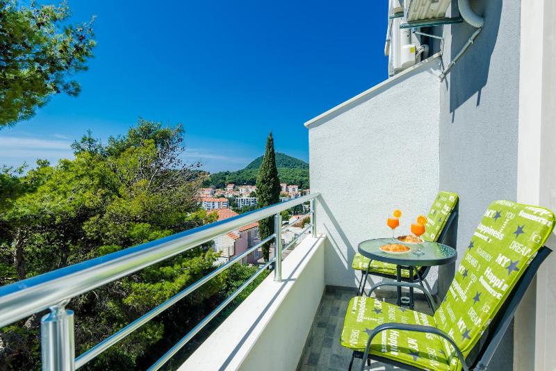 Superior Double Room with Balcony and Sea View image 1