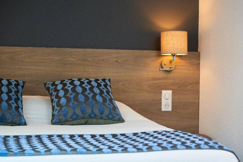 Comfort Queen Room image 4